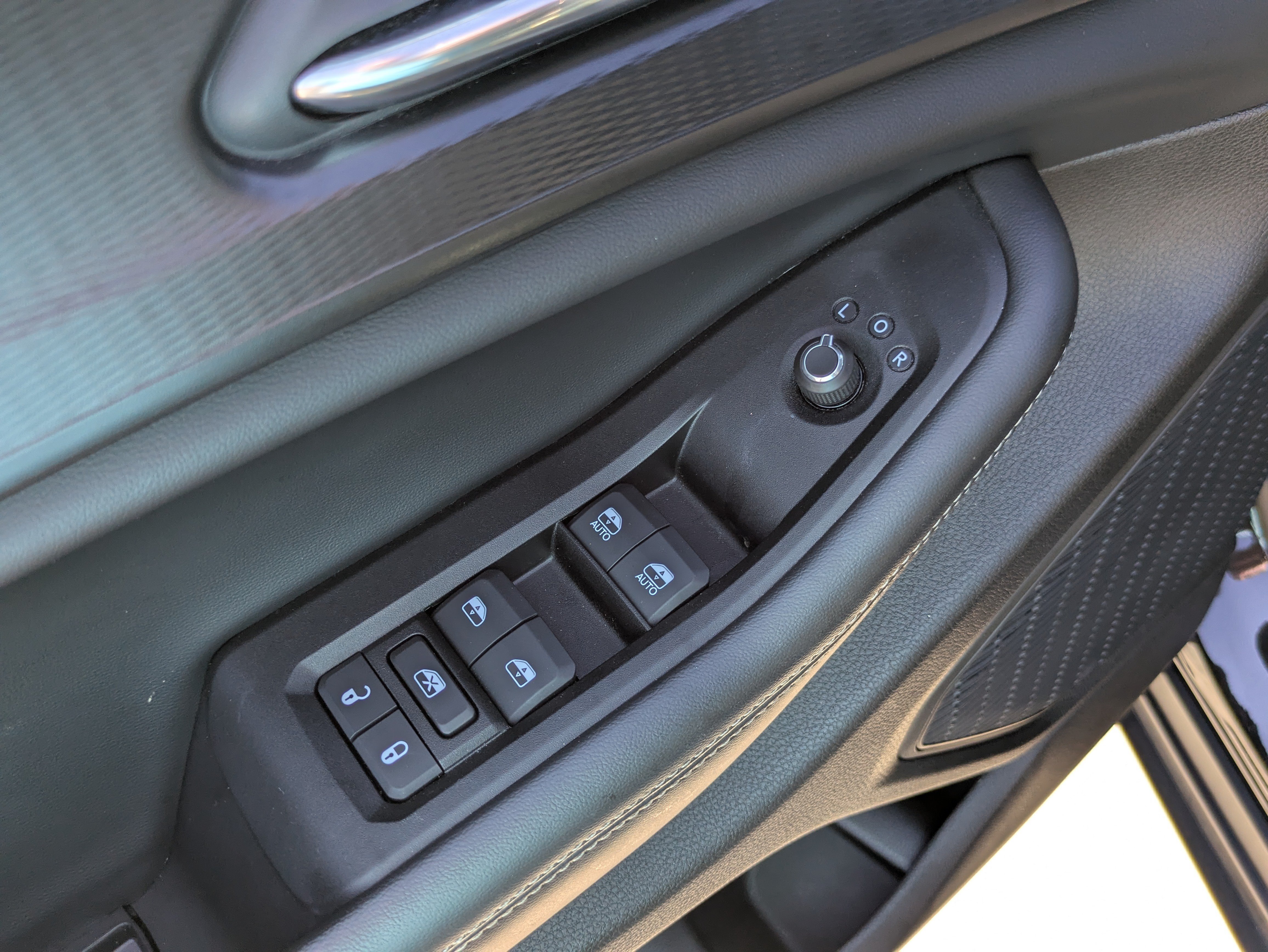 Used 2025 Jeep Grand Cherokee Altitude AWD/4WD image 12