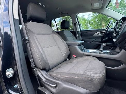 Used 2018 Chevrolet Traverse LT FWD image 12