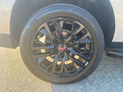 Used 2021 GMC Yukon XL SLT w/ SLT Premium Package image 35