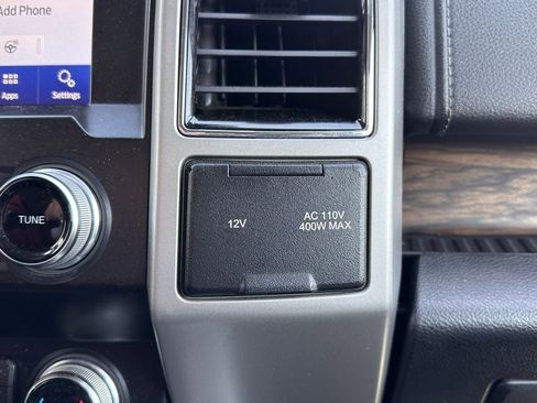 Used 2019 Ford F150 Lariat w/ Equipment Group 502A Luxury AWD/4WD image 32