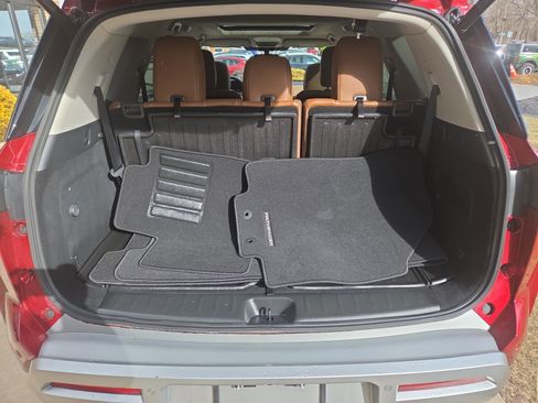 Used 2022 Nissan Pathfinder Platinum w/ Cargo Package image 5