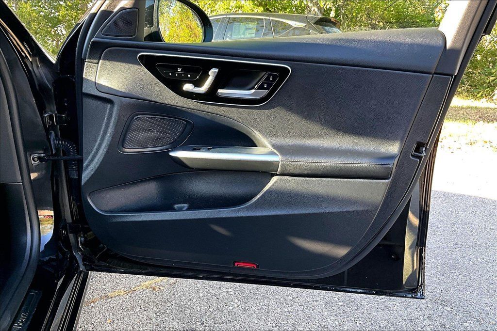 Used 2022 Mercedes-Benz C 300 Sedan image 23