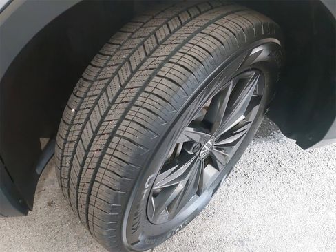 Used 2022 Volkswagen Tiguan SE image 41