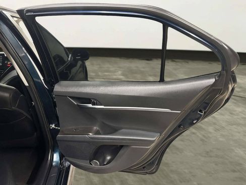 Used 2021 Toyota Camry SE FWD image 17