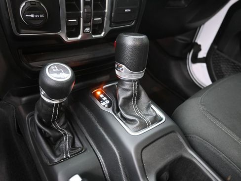Used 2023 Jeep Gladiator Overland image 28