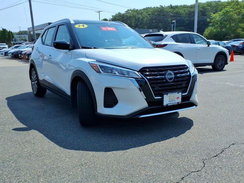 Certified 2024 Nissan Kicks SV FWD image 3