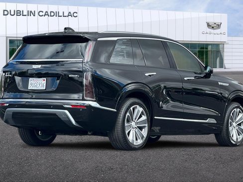Used 2026 Cadillac Vistiq Luxury image 4