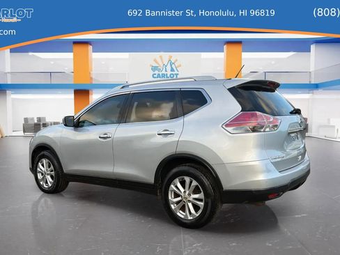 Used 2016 Nissan Rogue SV image 2