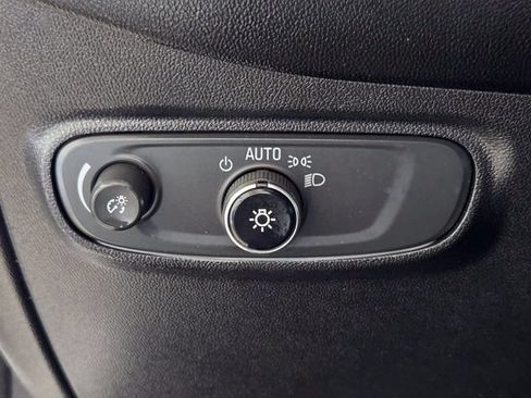 Used 2018 Chevrolet Equinox LT FWD image 23