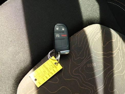 Used 2023 Jeep Renegade Latitude AWD/4WD image 29