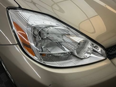 Used 2005 Toyota Sienna LE w/ LE Pkg 4 AWD/4WD image 23