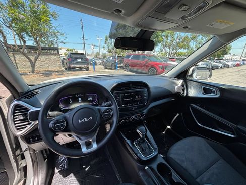 Used 2025 Kia Soul LX w/ LX Technology Package FWD image 33