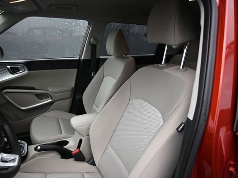 Used 2025 Kia Soul LX w/ LX Technology Package image 31