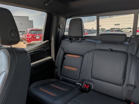 Used 2023 GMC Sierra 1500 AT4 w/ AT4 Premium Package AWD/4WD image 12