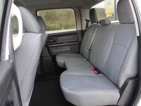 Used 2018 RAM 2500 Tradesman w/ Chrome Appearance Group image 34