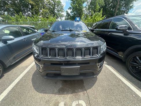 Used 2019 Jeep Compass Latitude FWD image 2