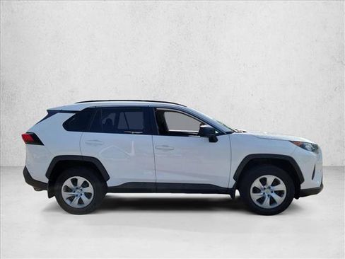Used 2021 Toyota RAV4 LE AWD/4WD image 4