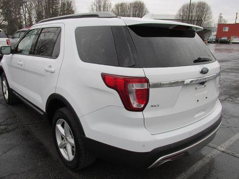 Used 2017 Ford Explorer XLT w/ Equipment Group 202A image 6