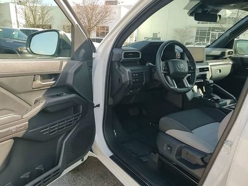 Used 2025 Toyota Tacoma TRD Off-Road image 19