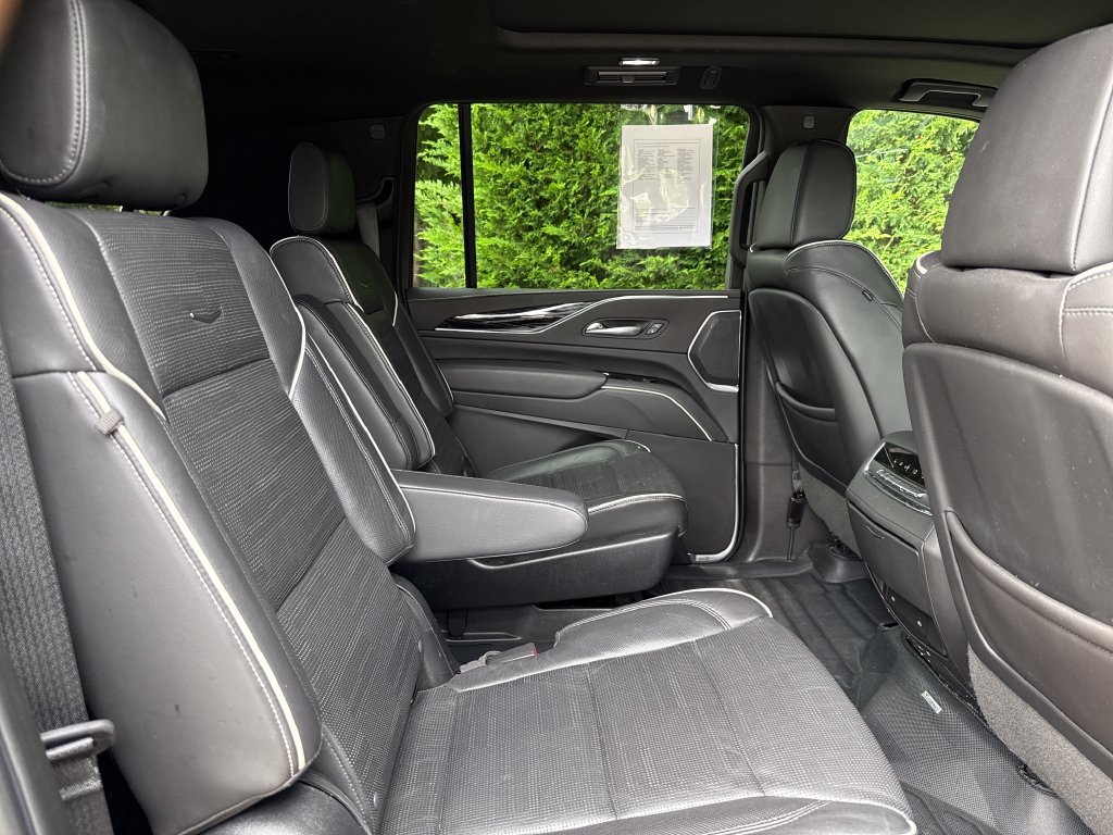 Used 2022 Cadillac Escalade ESV Sport w/ Touring Package AWD/4WD image 15
