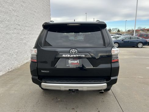 Used 2017 Toyota 4Runner TRD Off-Road Premium image 3