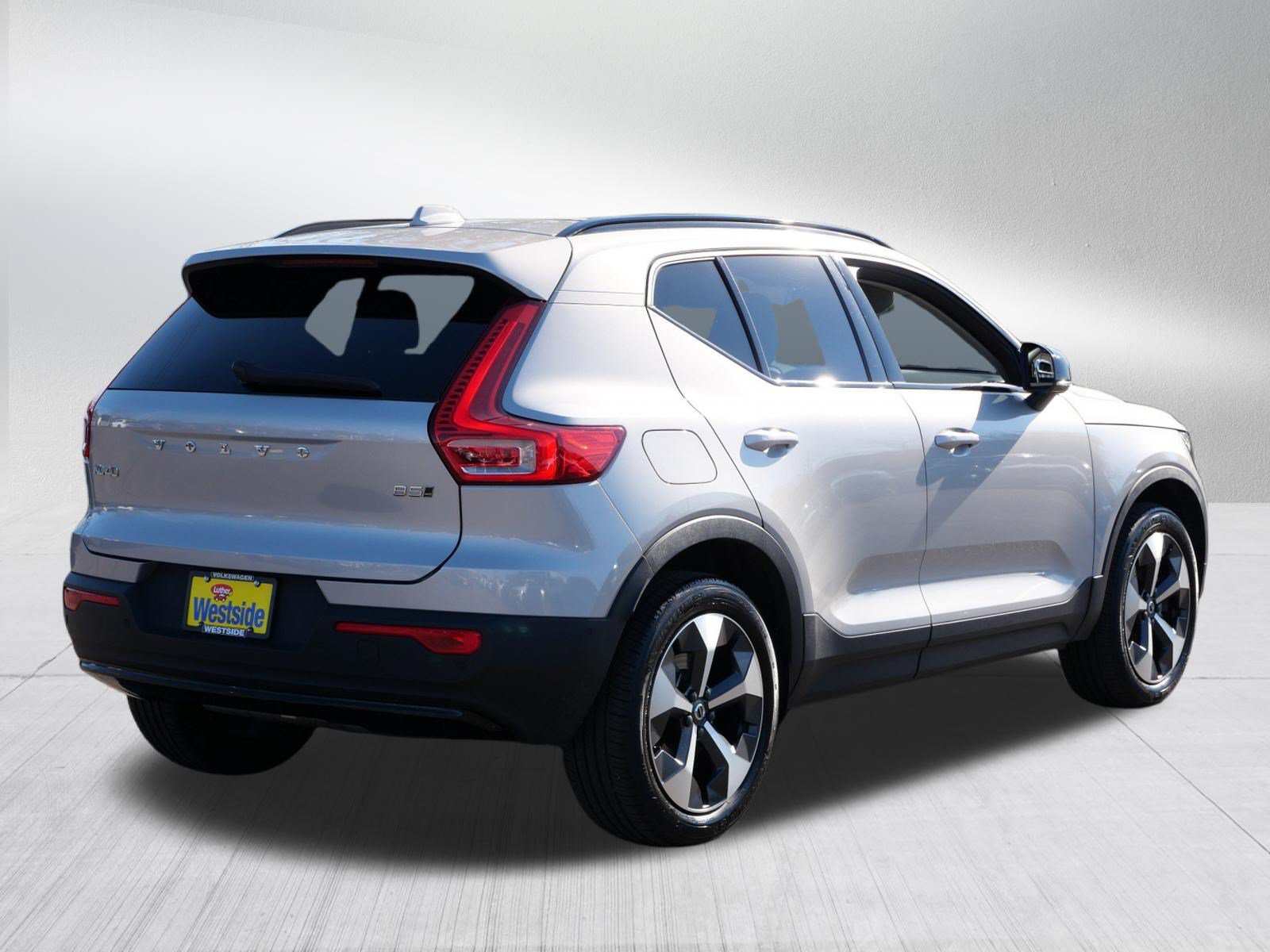 Used 2024 Volvo XC40 B5 Plus w/ Climate Package AWD/4WD image 7