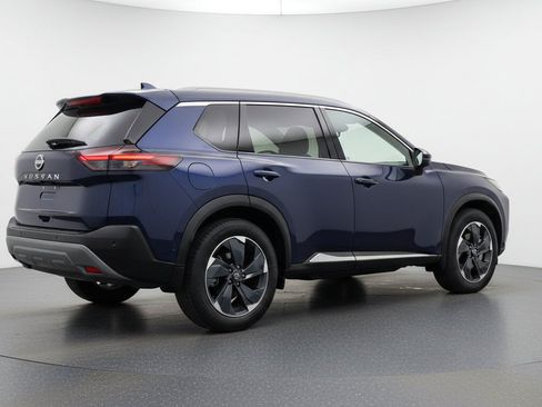 Used 2025 Nissan Rogue SV FWD image 9