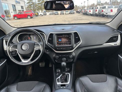 Used 2018 Jeep Cherokee Trailhawk w/ Cold Weather Group AWD/4WD image 16