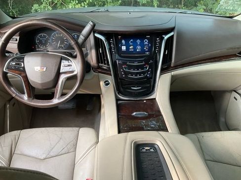 Used 2015 Cadillac Escalade ESV Premium AWD/4WD image 4