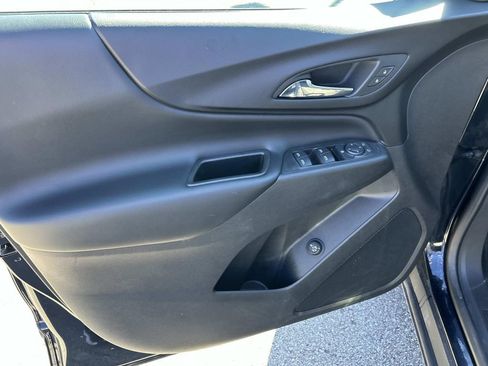 Used 2020 Chevrolet Equinox LT w/ Driver Convenience Package image 18