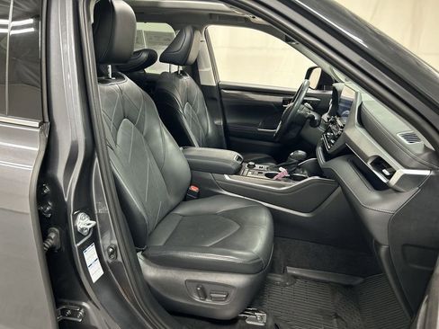 Used 2021 Toyota Highlander Platinum image 25