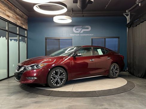 Used 2016 Nissan Maxima Platinum w/ Interior Lighting Package image 7