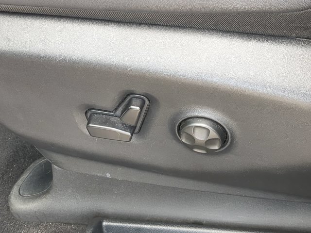 Used 2025 Chrysler Pacifica Select FWD image 23