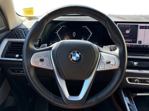 Used 2024 BMW X7 xDrive40i w/ Premium Package image 11