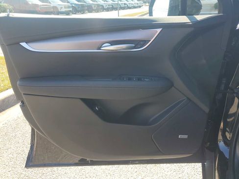 New 2025 Cadillac XT5 Luxury w/ LPO, Blue Accent Package image 15
