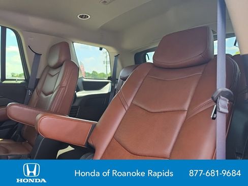 Used 2019 Cadillac Escalade Luxury RWD image 14