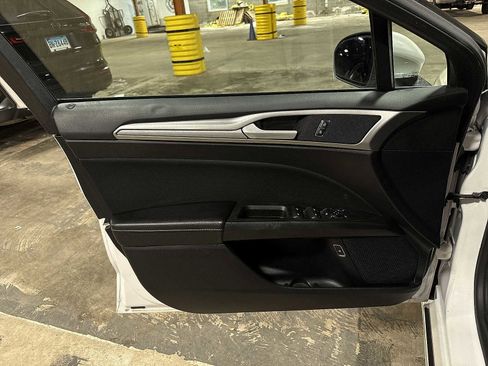 Used 2020 Ford Fusion SE image 31