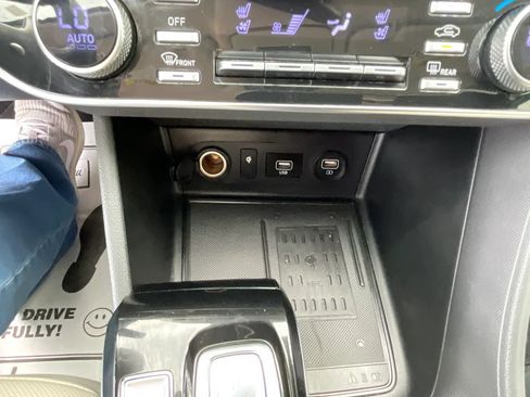 Used 2021 Hyundai Sonata Limited w/ Preferred Accessory Package FWD image 24