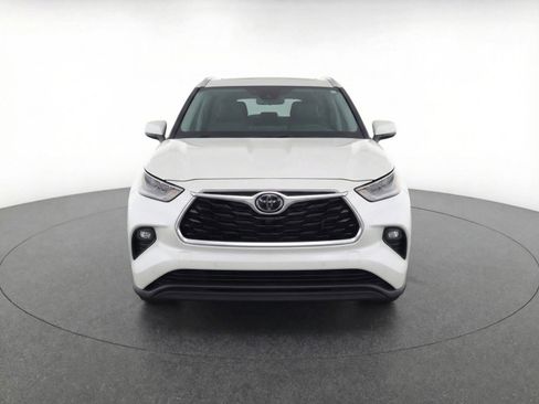 Used 2024 Toyota Grand Highlander AWD image 2