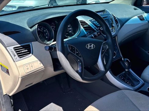 Used 2016 Hyundai Elantra SE w/ Option Group 02 FWD image 16