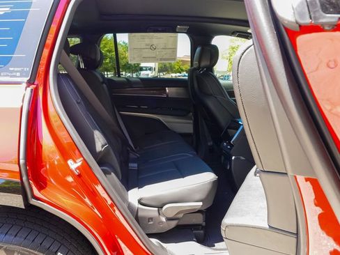 Used 2026 Cadillac Vistiq Luxury image 14