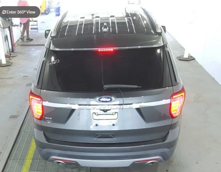 Used 2017 Ford Explorer XLT w/ Equipment Group 201A FWD image 4