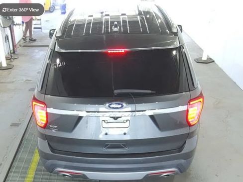 Used 2017 Ford Explorer XLT w/ Equipment Group 201A FWD image 4