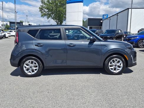 Certified 2025 Kia Soul LX FWD image 7
