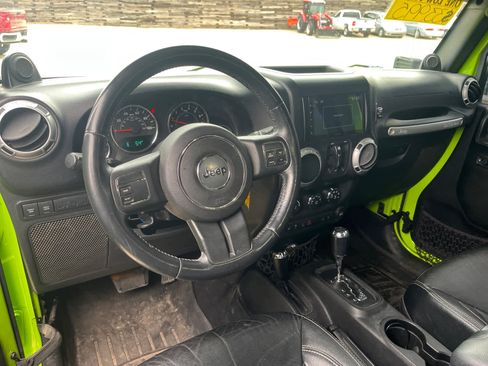 Used 2013 Jeep Wrangler Unlimited Rubicon image 13