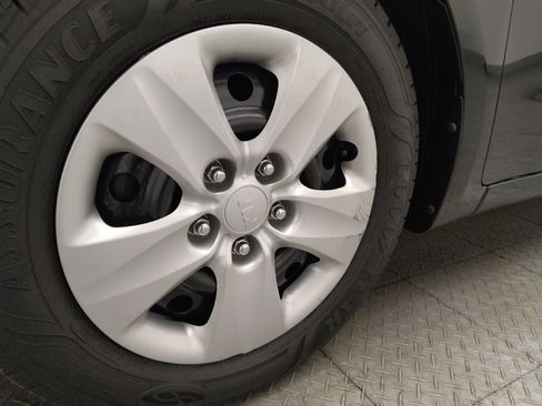 Used 2017 Kia Forte LX image 31