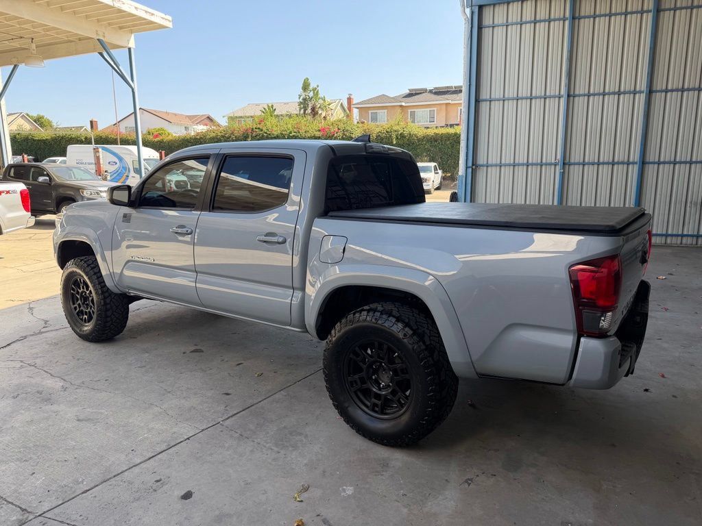 Used 2019 Toyota Tacoma TRD Sport w/ Technology Package RWD image 3