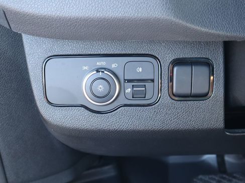 Used 2025 Mercedes-Benz Sprinter 2500 image 25