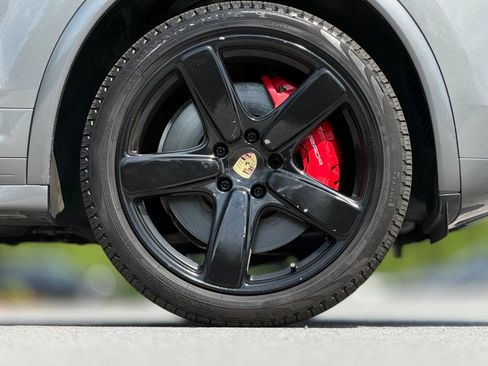 Used 2016 Porsche Cayenne Turbo AWD/4WD image 18