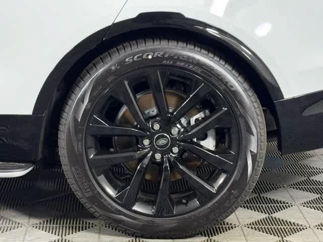 Used 2026 Land Rover Discovery Dynamic SE AWD/4WD image 14